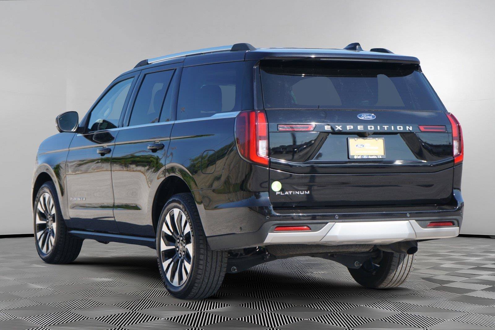 Certified 2025 Ford Expedition Platinum w/ Driver's Package AWD/4WD image 6