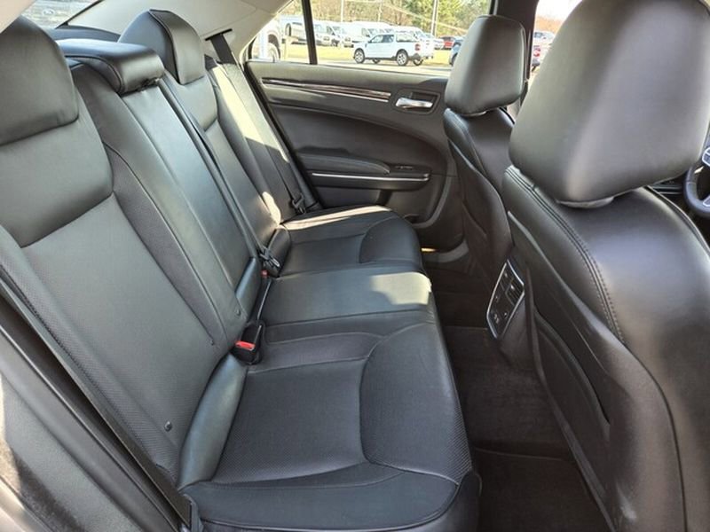 Used 2018 Chrysler 300 Limited w/ Safetytec Plus Group image 17