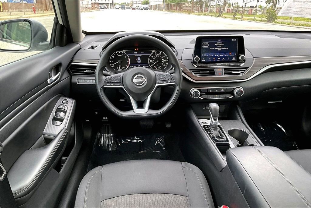 Used 2025 Nissan Altima 2.5 SV FWD image 5