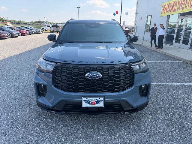 Certified 2025 Ford Explorer ST-Line w/ Premium Package AWD/4WD image 3