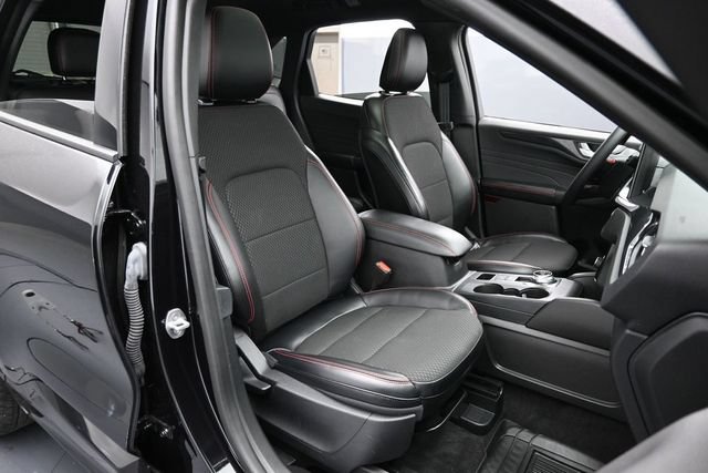 Certified 2024 Ford Escape ST-Line w/ Tech Pack #1 AWD/4WD image 31