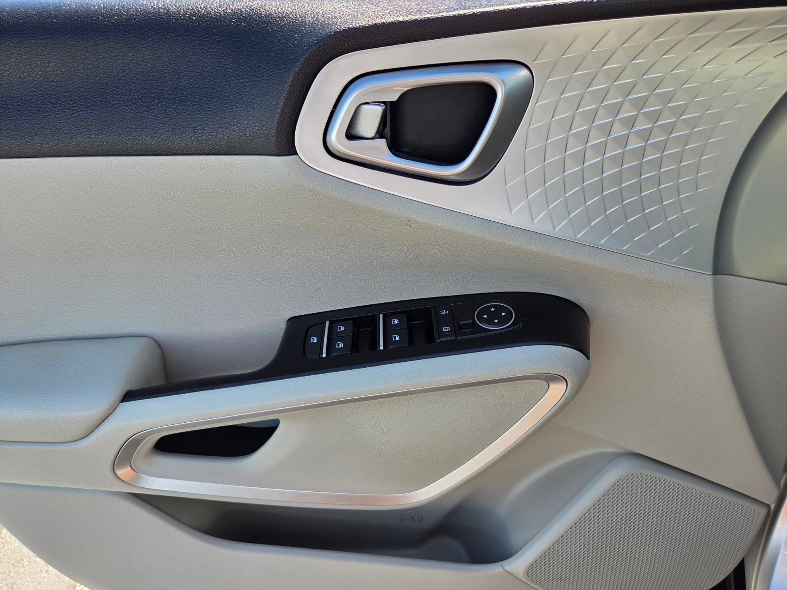 Used 2020 Kia Soul LX FWD image 17