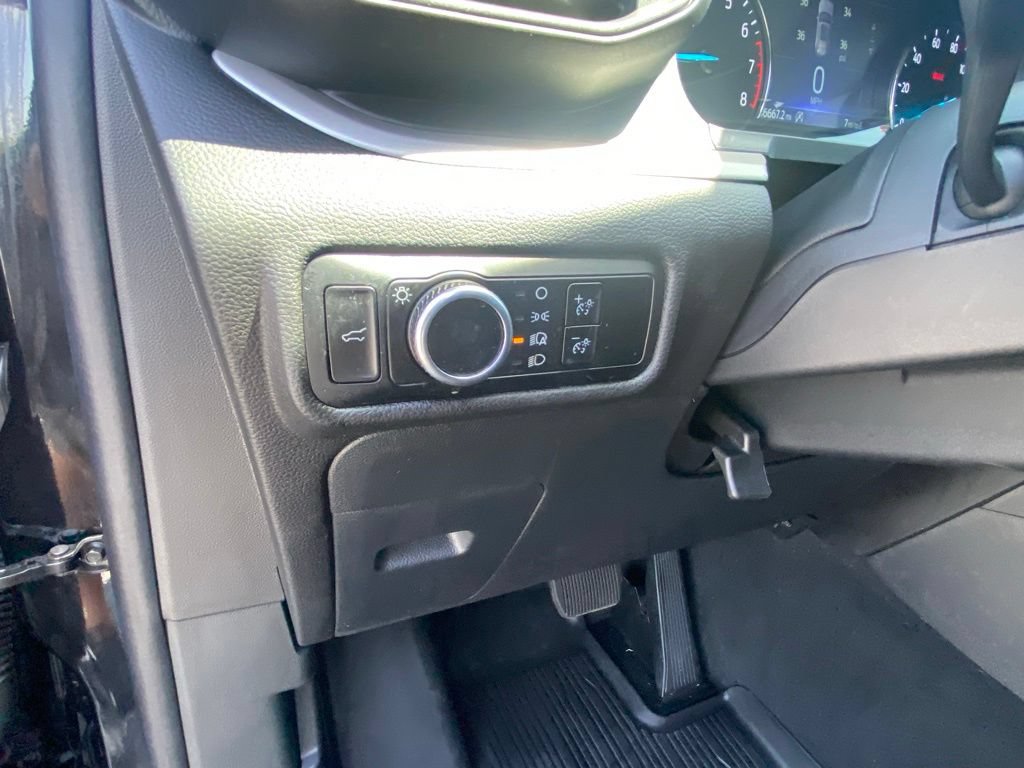 Certified 2024 Ford Explorer XLT RWD image 12