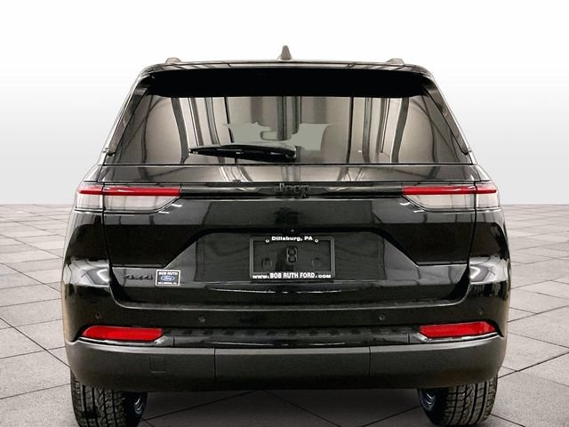 Used 2023 Jeep Grand Cherokee Altitude AWD/4WD image 4
