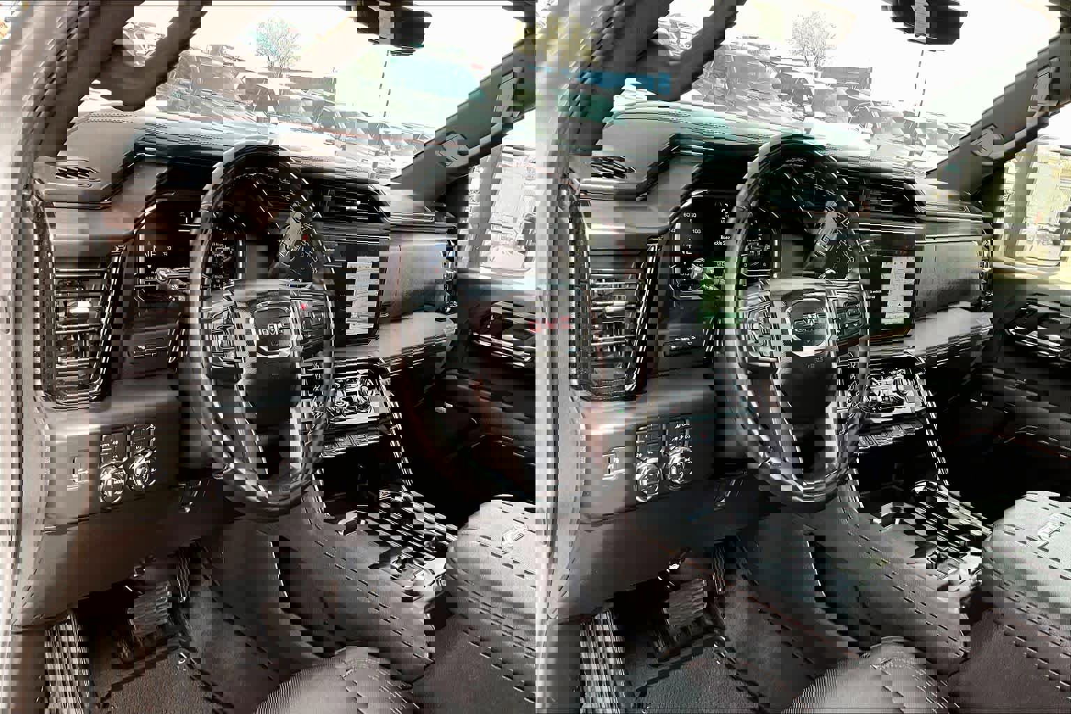 Used 2025 GMC Sierra 2500 AT4 w/ AT4 Premium Plus Package image 18