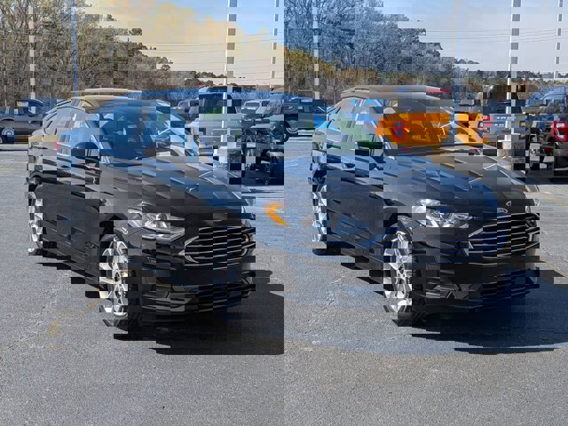 Certified 2020 Ford Fusion SE image 2