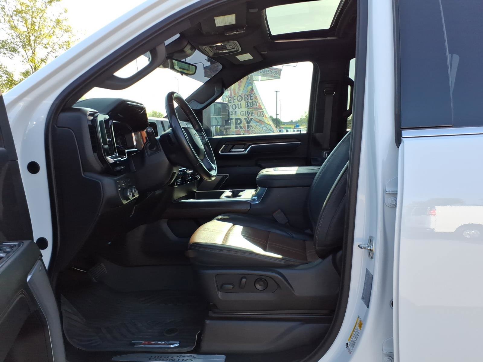 Used 2025 Chevrolet Silverado 2500 High Country w/ High Country Premium Package AWD/4WD image 12