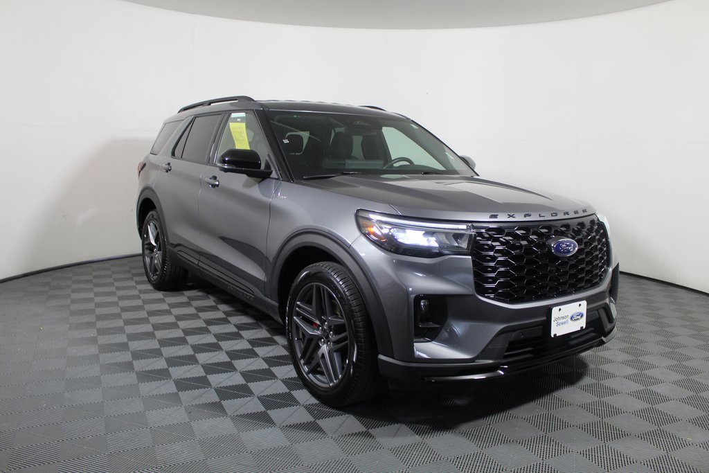 Certified 2025 Ford Explorer ST-Line w/ ST-Line Street Pack image 5