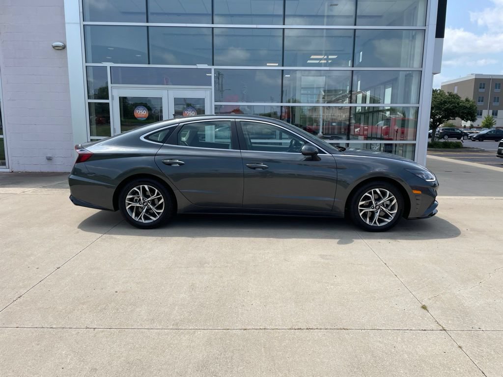Used 2022 Hyundai Sonata SEL w/ Convenience Package FWD image 4
