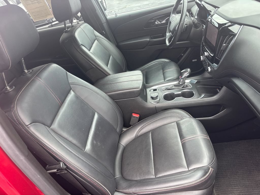 Used 2022 Chevrolet Traverse RS FWD image 12