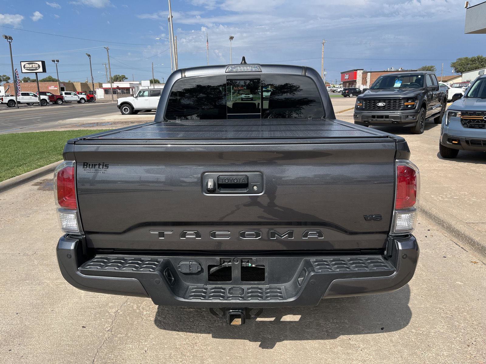 Used 2021 Toyota Tacoma TRD Off-Road image 4