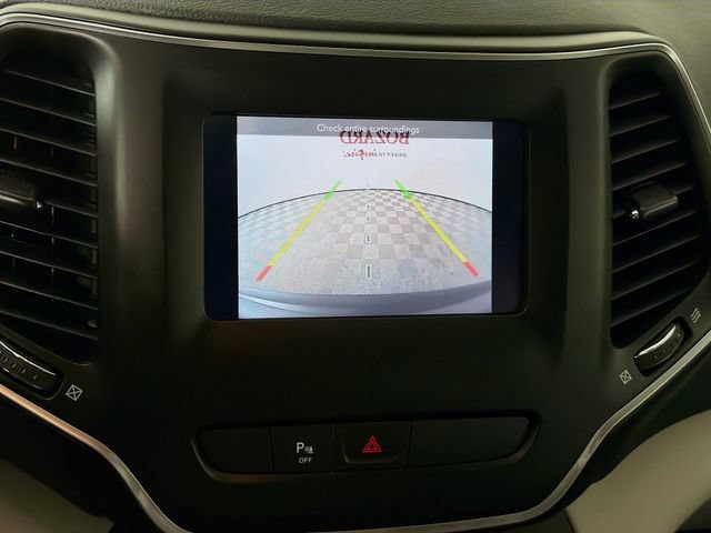 Used 2020 Jeep Cherokee Latitude Plus w/ Comfort/Convenience Group AWD/4WD image 17