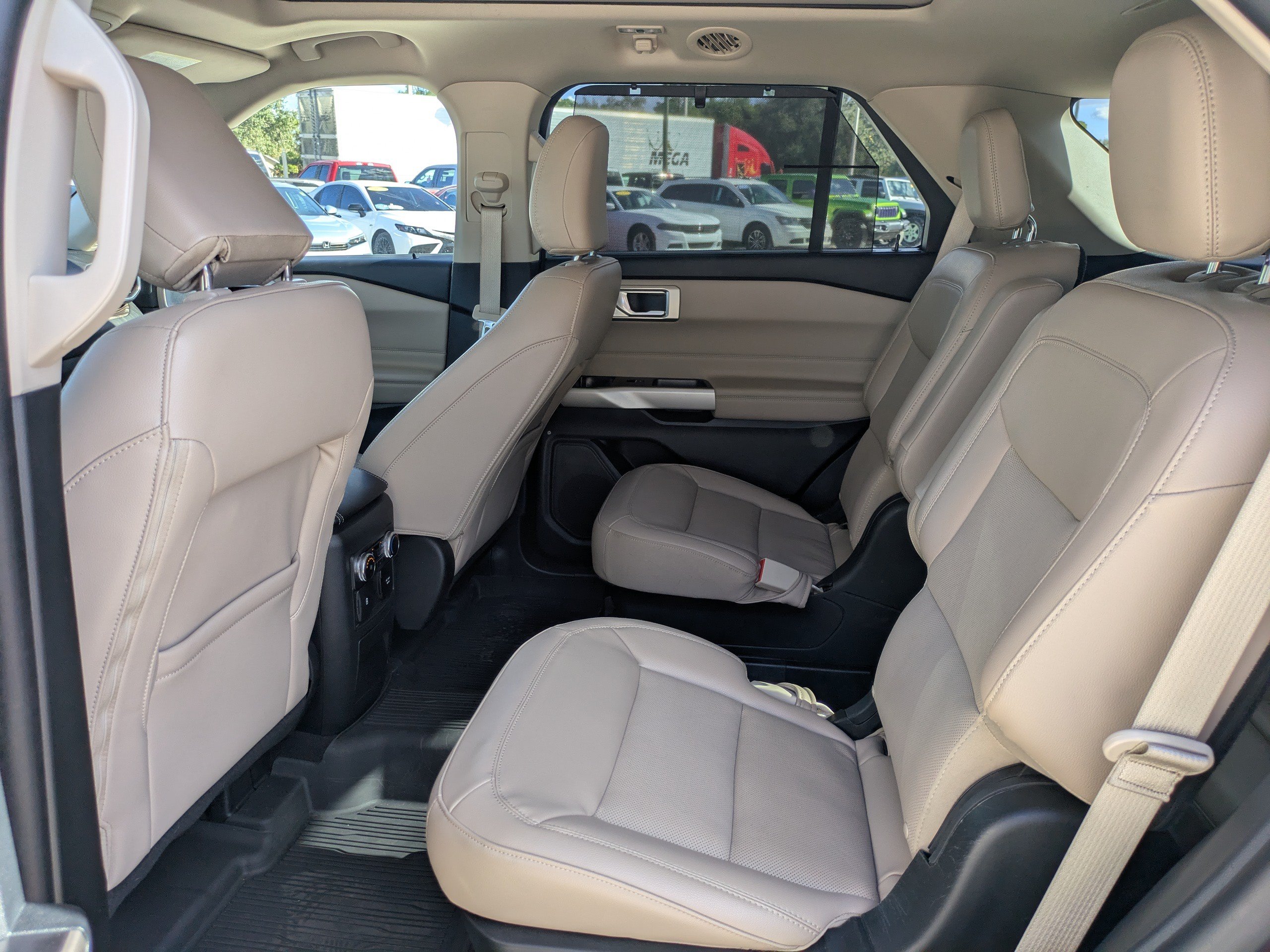 Certified 2023 Ford Explorer Limited w/ Limited Technology Package AWD/4WD image 14