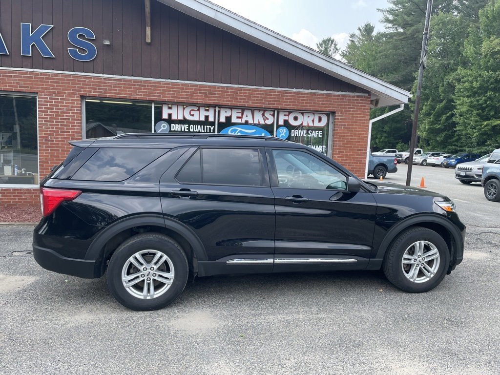 Certified 2022 Ford Explorer XLT image 3