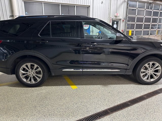 Certified 2023 Ford Explorer XLT w/ Equipment Group 202A AWD/4WD image 2