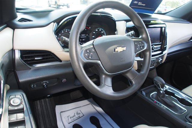 Used 2023 Chevrolet Traverse LS FWD image 17