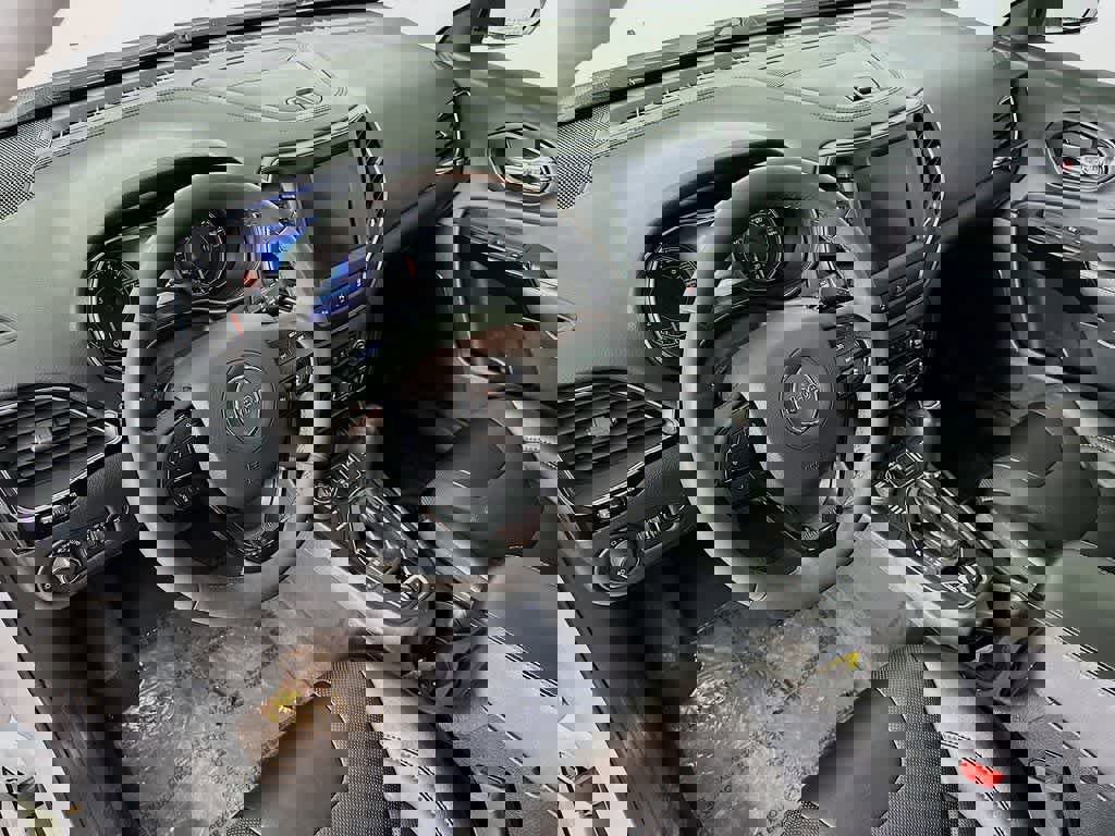 Used 2023 Jeep Cherokee Altitude Lux image 9