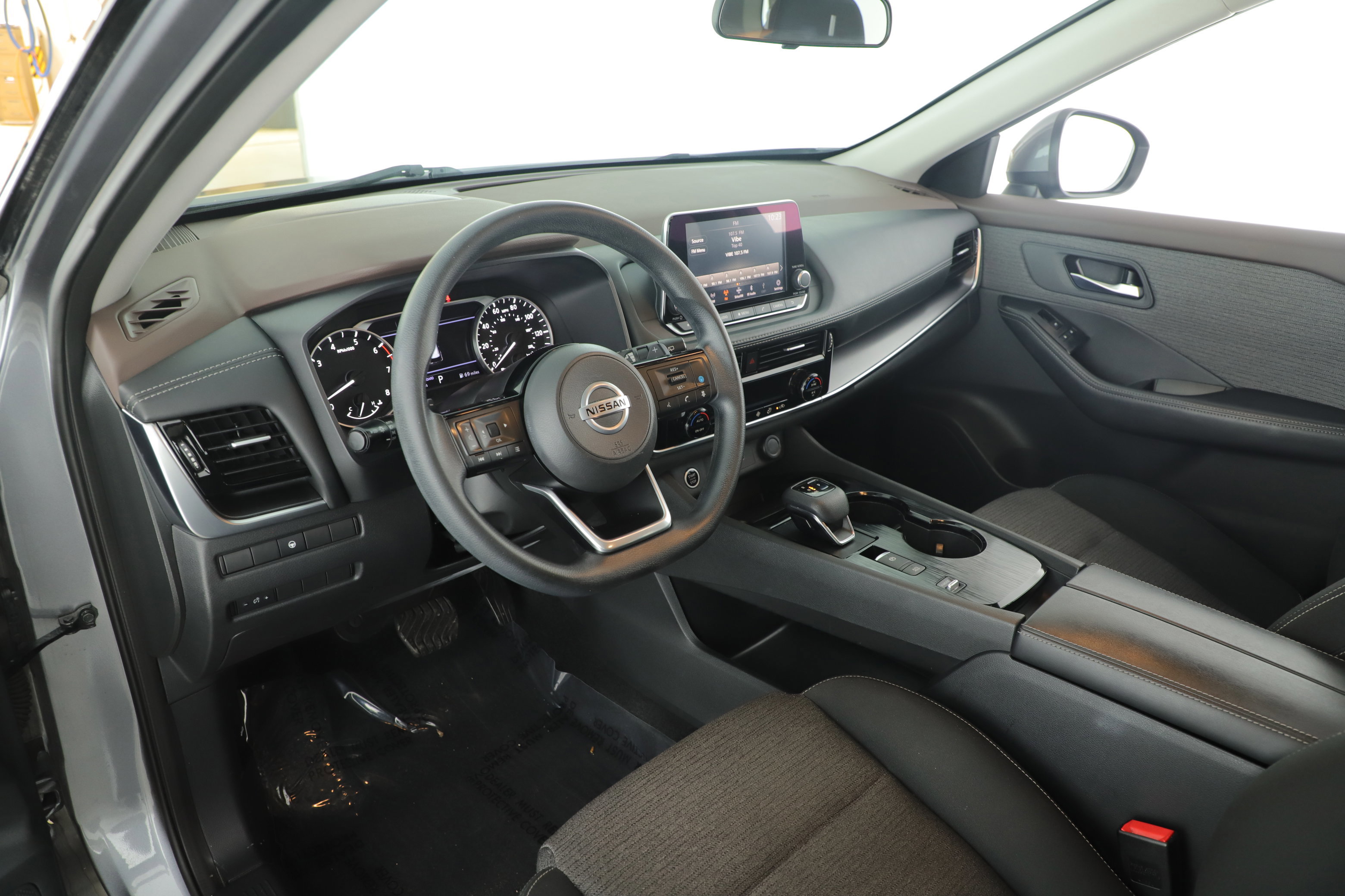 Used 2021 Nissan Rogue SV image 6