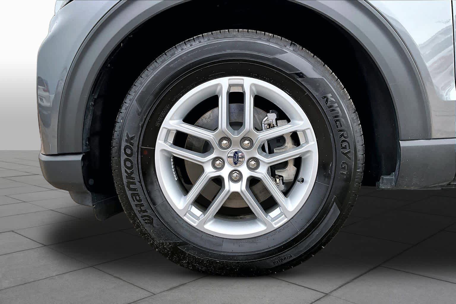 Certified 2025 Ford Explorer Active w/ Active Comfort Package RWD image 11