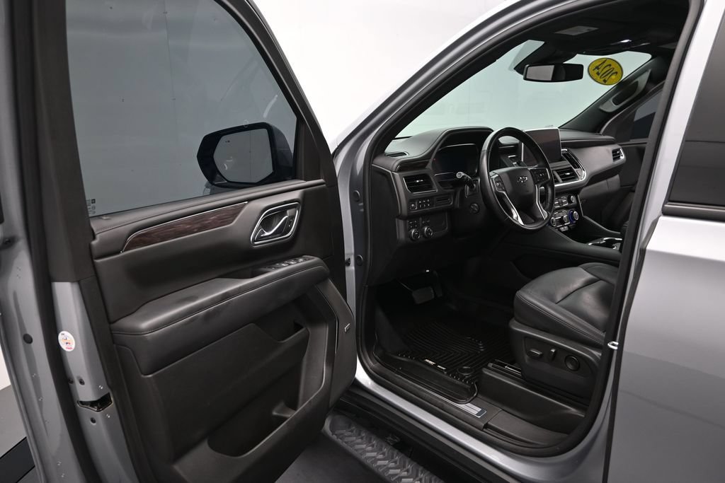 Used 2024 Chevrolet Tahoe Z71 w/ Luxury Package AWD/4WD image 12