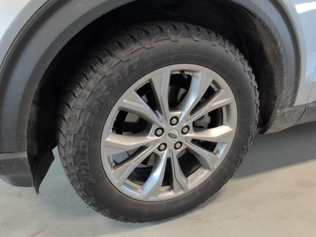Certified 2021 Ford Explorer XLT w/ Equipment Group 202A AWD/4WD image 9