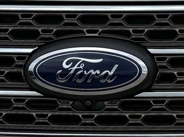 Certified 2024 Ford Explorer King Ranch w/ Technology Package RWD image 9