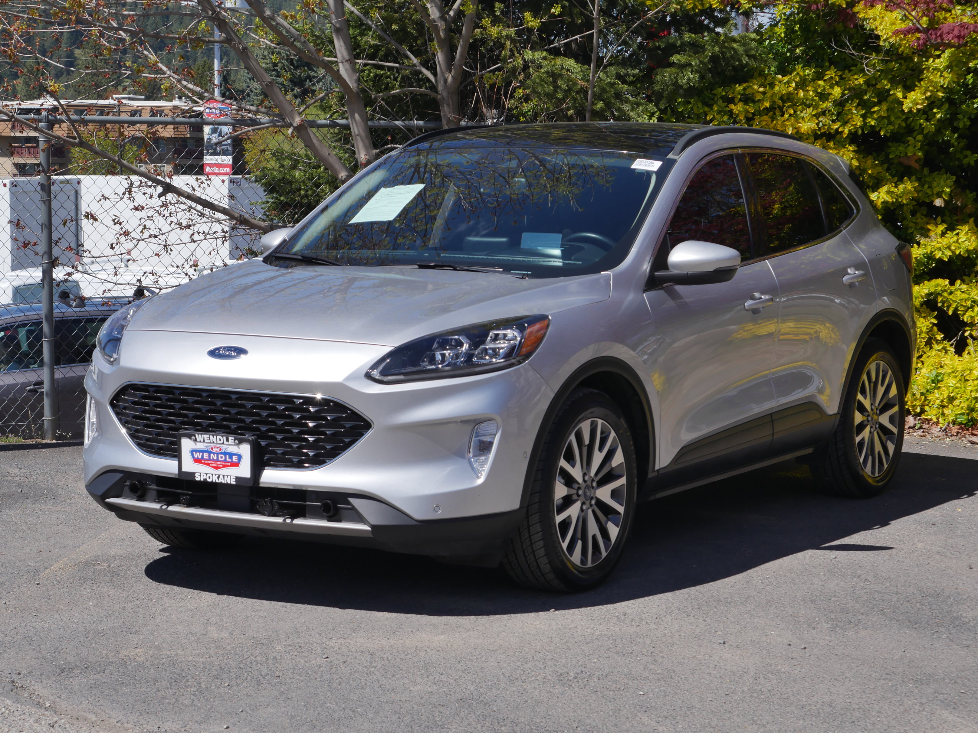 Certified 2020 Ford Escape Titanium w/ Titanium Premium Package 2.0 AWD/4WD image 2