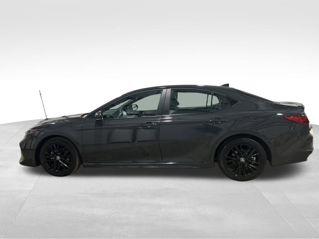 Used 2025 Toyota Camry SE image 2