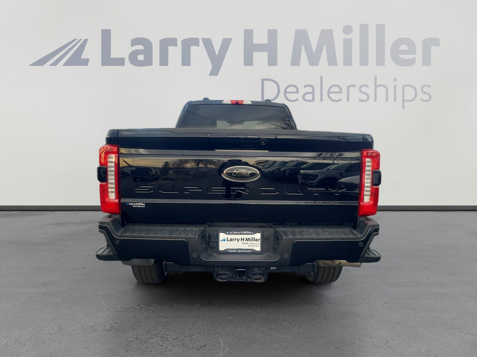 Certified 2025 Ford F350 Lariat w/ Black Appearance Package image 4