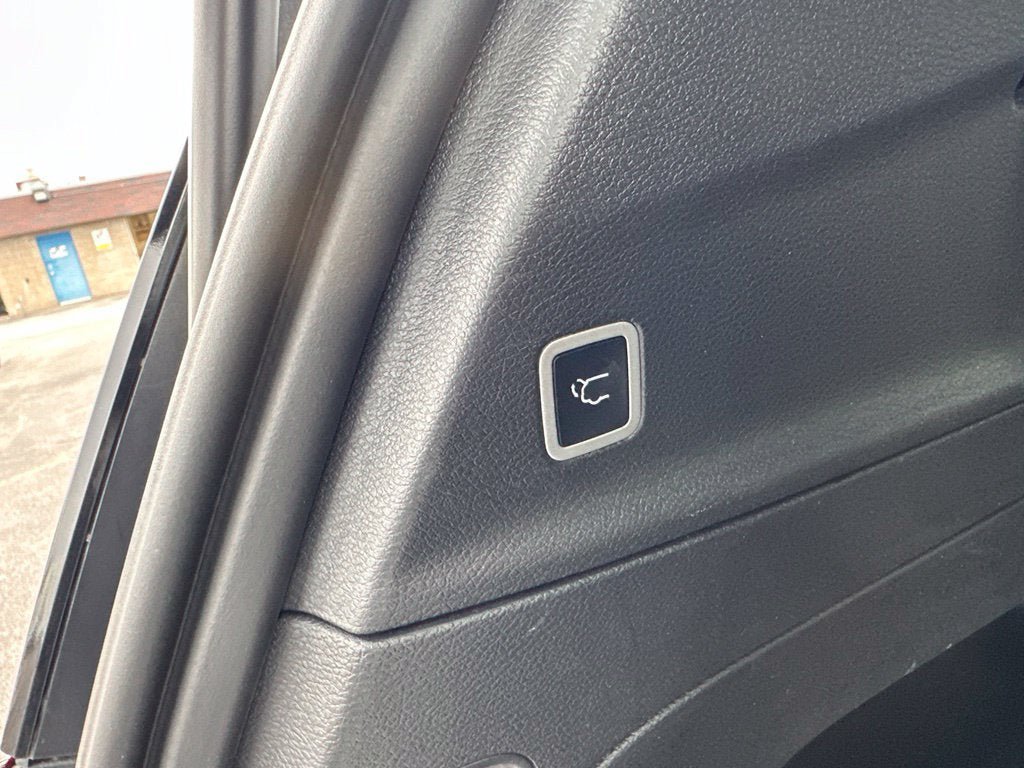 Used 2025 Chrysler Pacifica Select FWD image 10