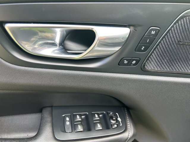 Used 2022 Volvo XC60 B5 Inscription w/ Protection Package Premier FWD image 13