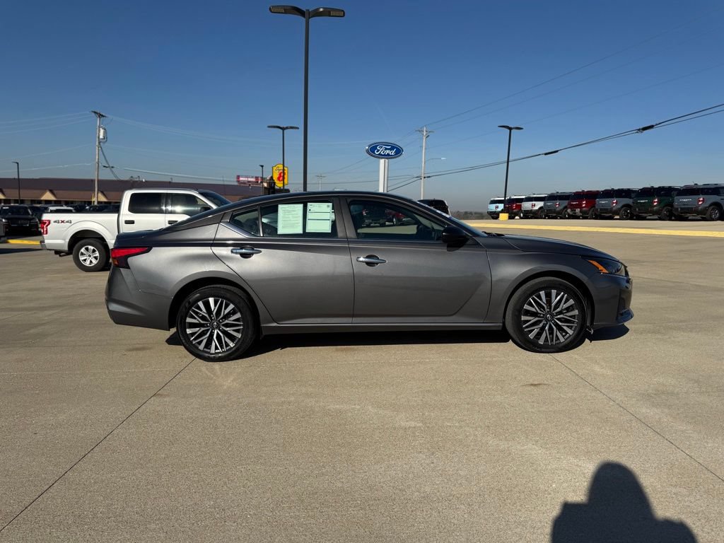 Used 2025 Nissan Altima 2.5 SV AWD/4WD image 4