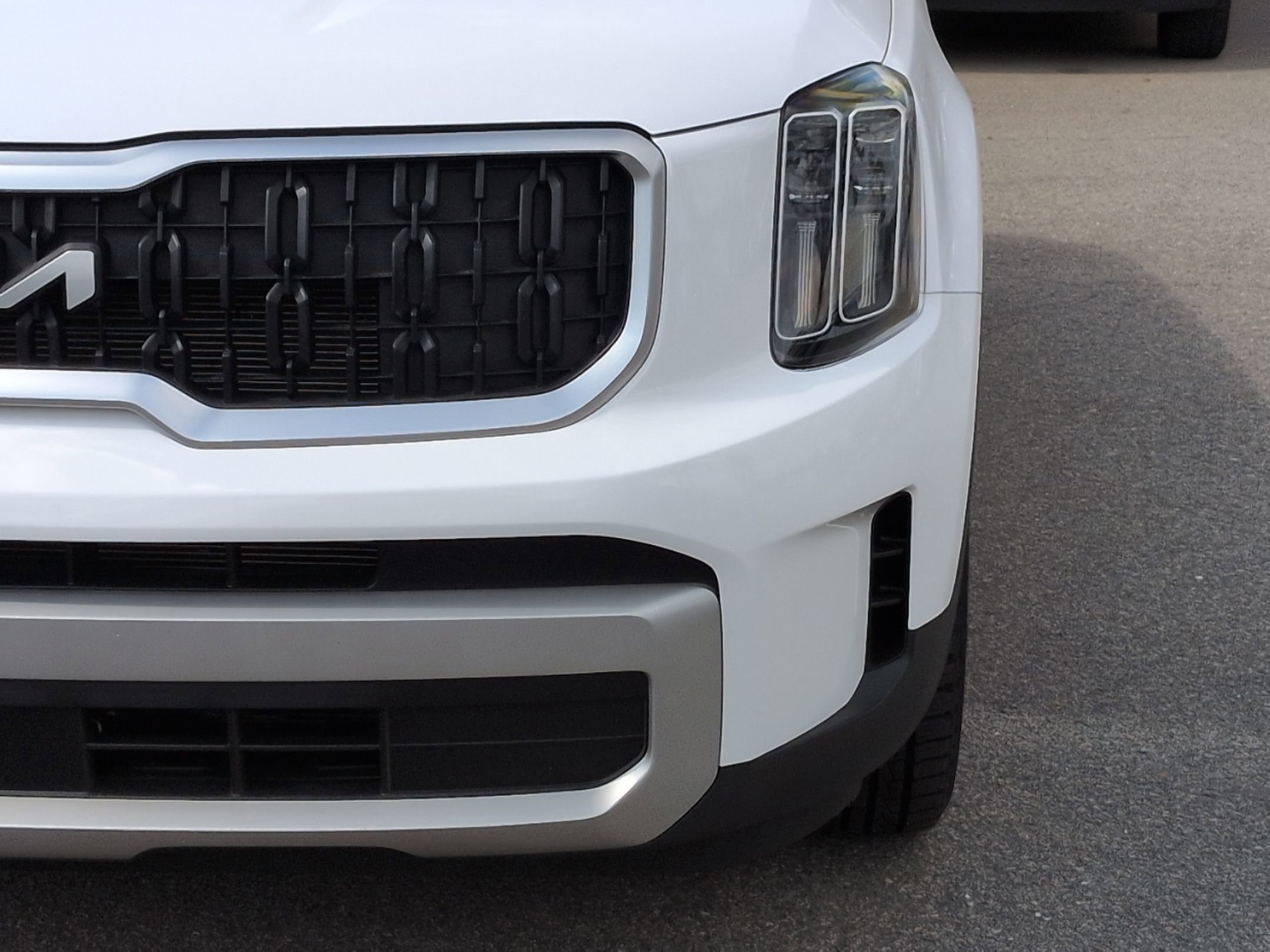 Used 2024 Kia Telluride EX w/ EX Captain's Chair Package FWD image 10