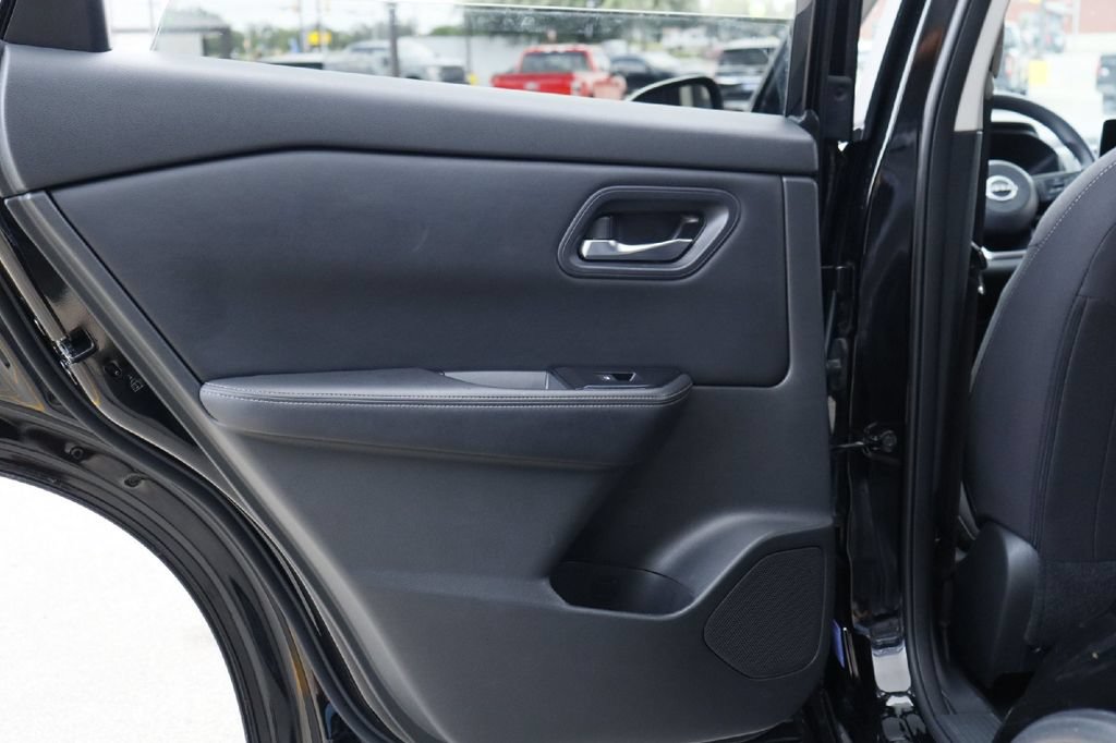Used 2024 Nissan Rogue SV AWD/4WD image 24