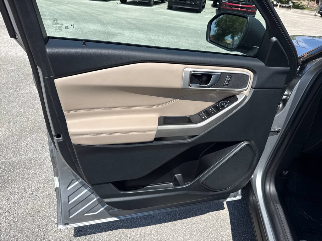 Certified 2023 Ford Explorer XLT RWD image 12