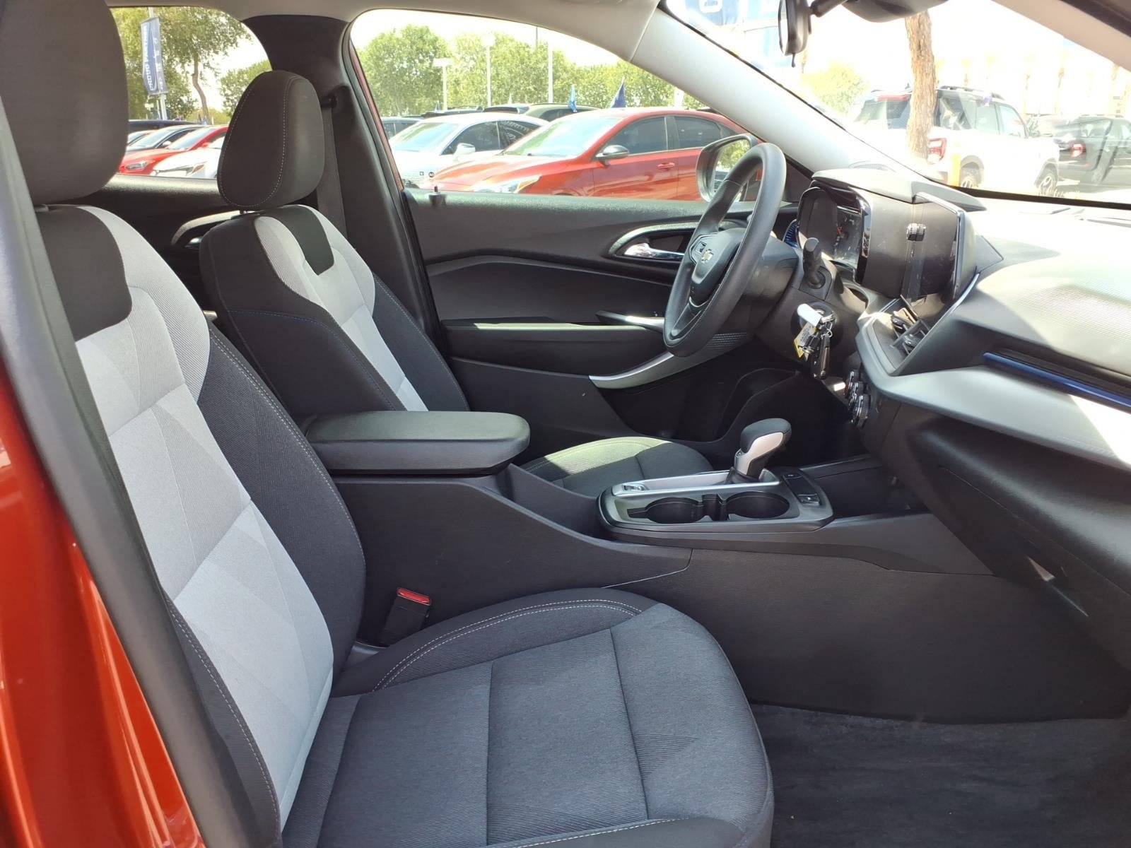 Used 2024 Chevrolet Trax LS w/ LS Convenience Package FWD image 11