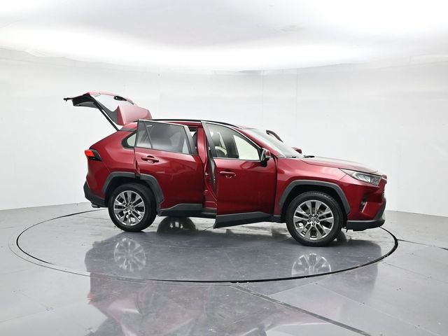 Used 2020 Toyota RAV4 XLE Premium FWD image 48