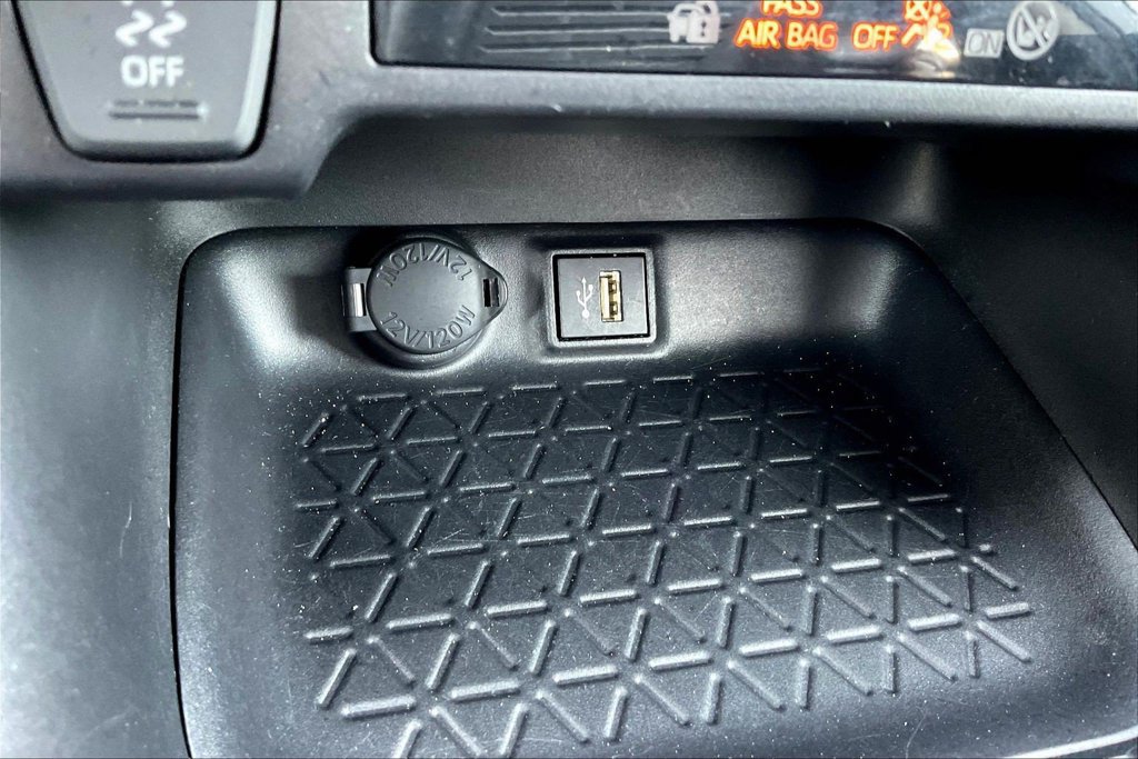 Used 2025 Toyota RAV4 XLE FWD image 16