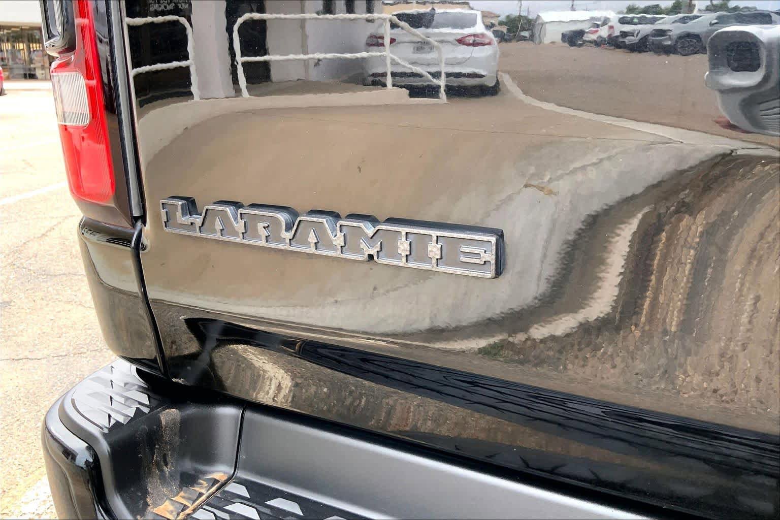 Used 2019 RAM 1500 Laramie AWD/4WD image 10