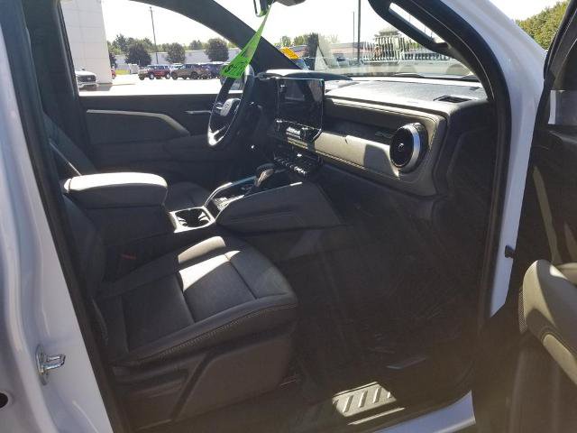 Used 2025 Chevrolet Colorado ZR2 w/ Technology Package AWD/4WD image 17
