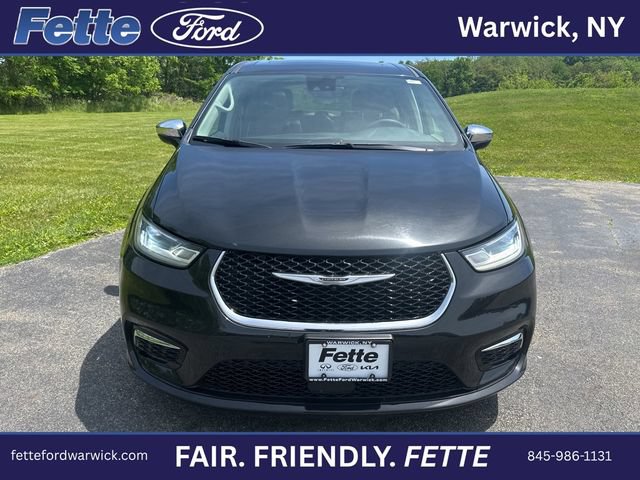 Used 2023 Chrysler Pacifica Limited FWD image 3