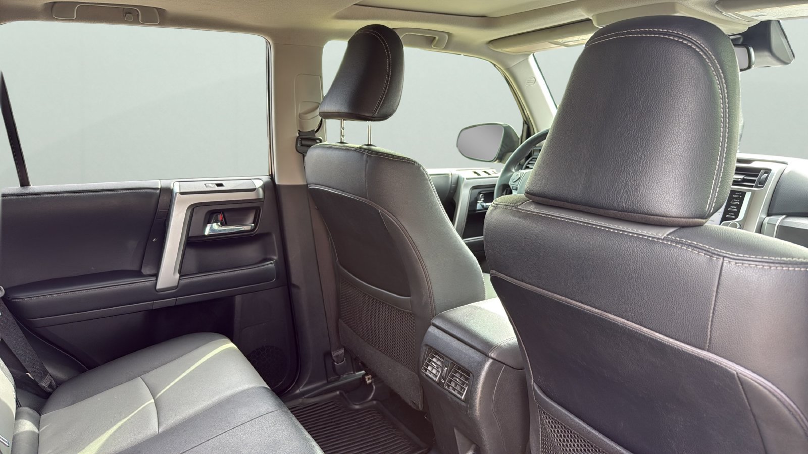 Used 2021 Toyota 4Runner SR5 Premium w/ Moonroof Package RWD image 23