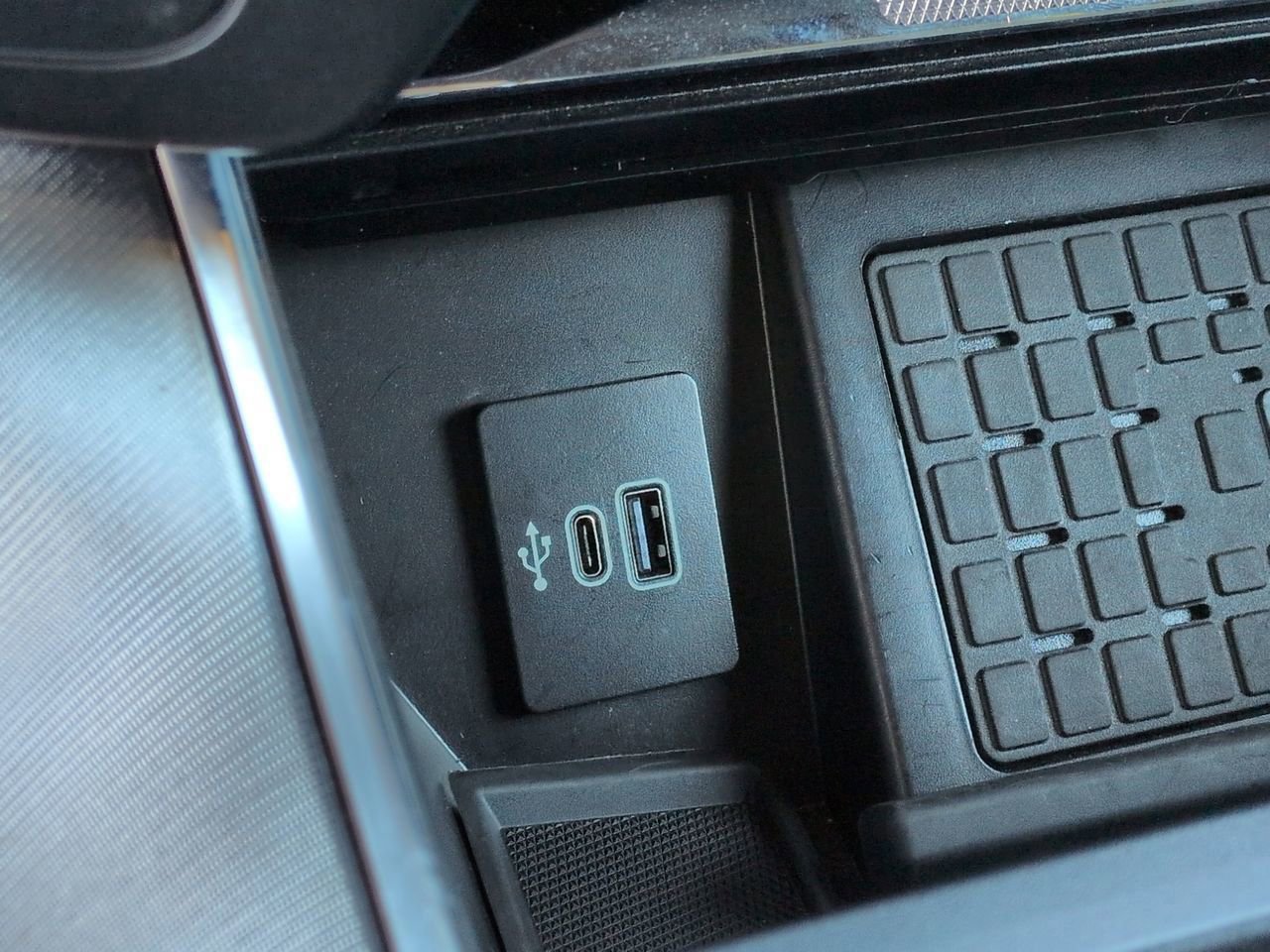 Certified 2025 Ford F150 Platinum w/ Equipment Group 702A High image 22