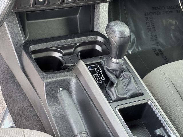 Used 2018 Toyota Tacoma SR5 w/ Four Season Floor Mat Package AWD/4WD image 22