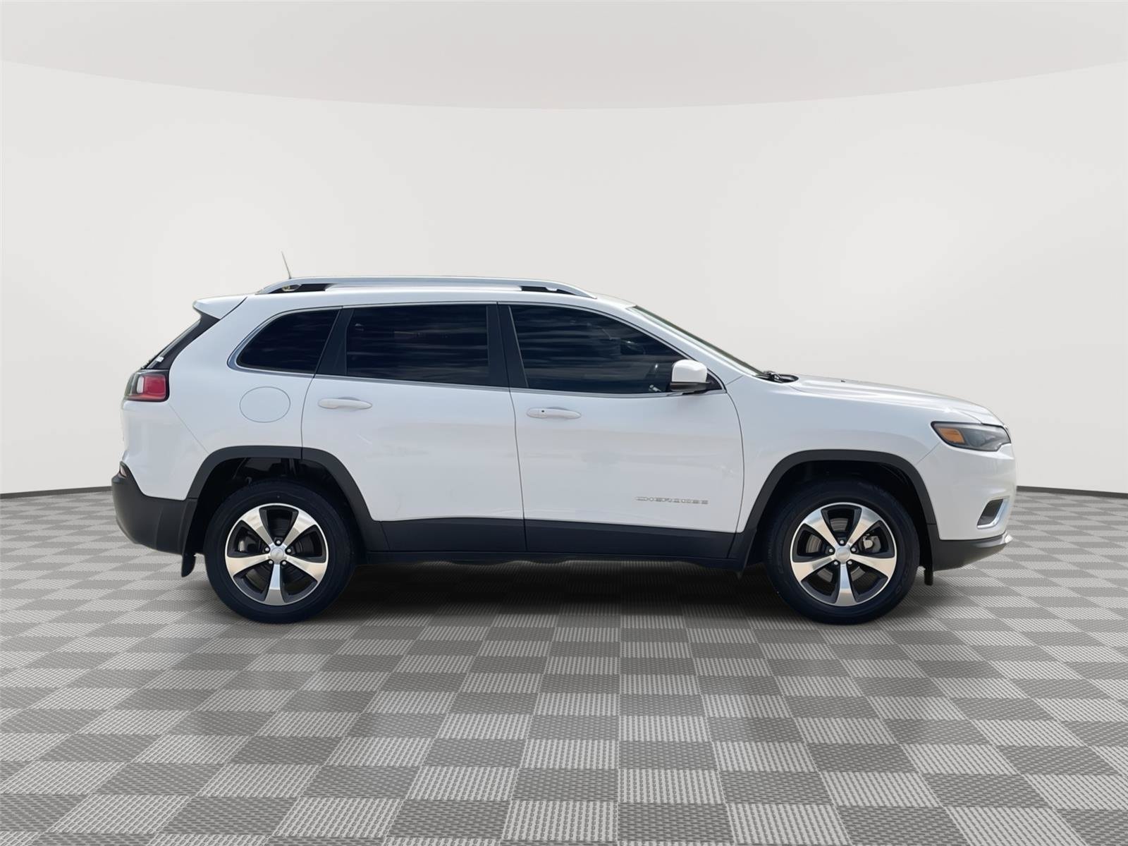 Used 2019 Jeep Cherokee Limited w/ Trailer Tow Group AWD/4WD image 6