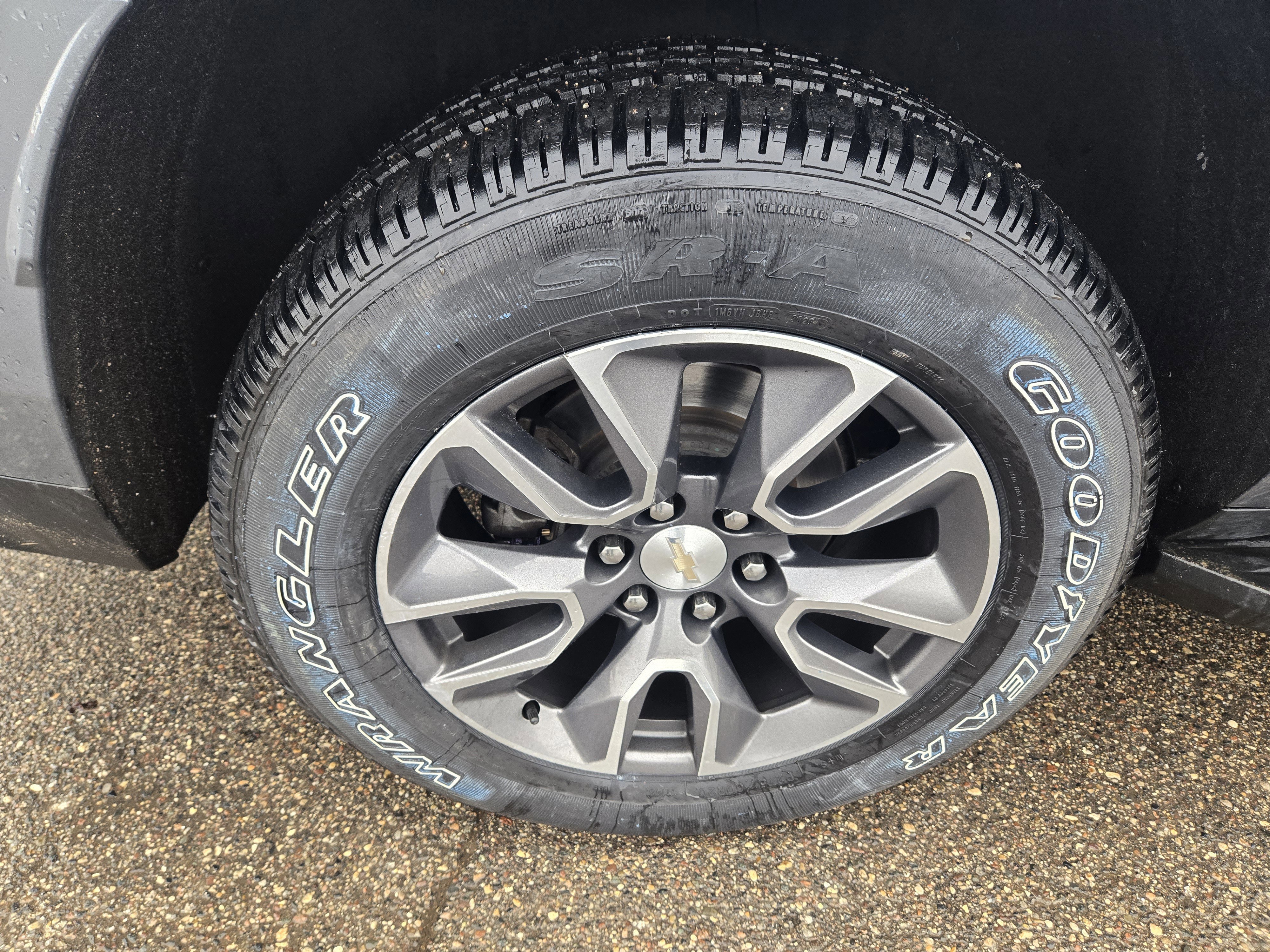 Used 2021 Chevrolet Suburban LT w/ LT Signature Package image 17