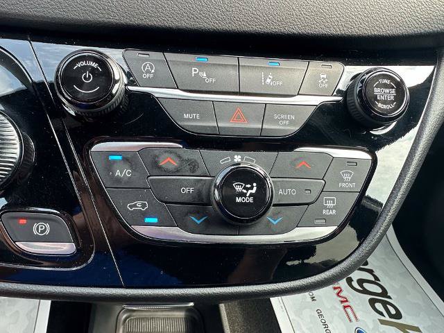 Used 2025 Chrysler Pacifica Select FWD image 9