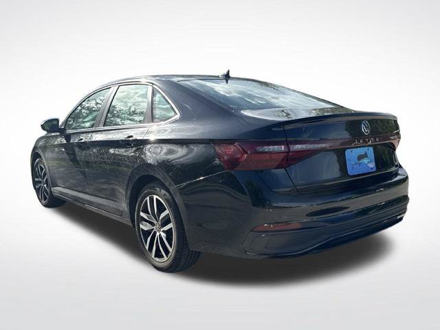 Used 2025 Volkswagen Jetta SE FWD image 6