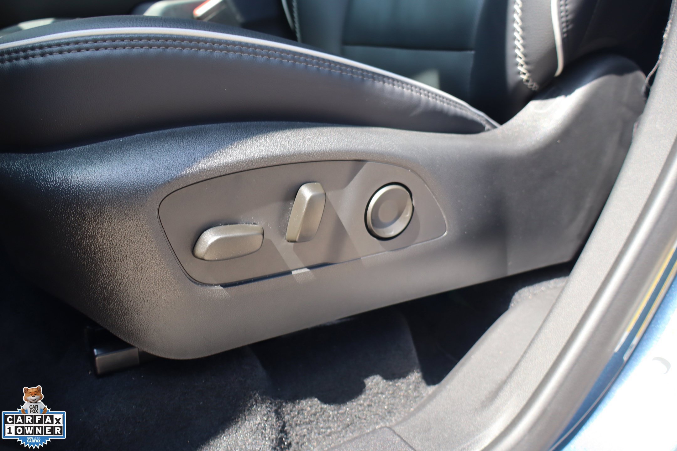 Used 2025 GMC Acadia Denali w/ LPO, Floor Liner Package FWD image 15