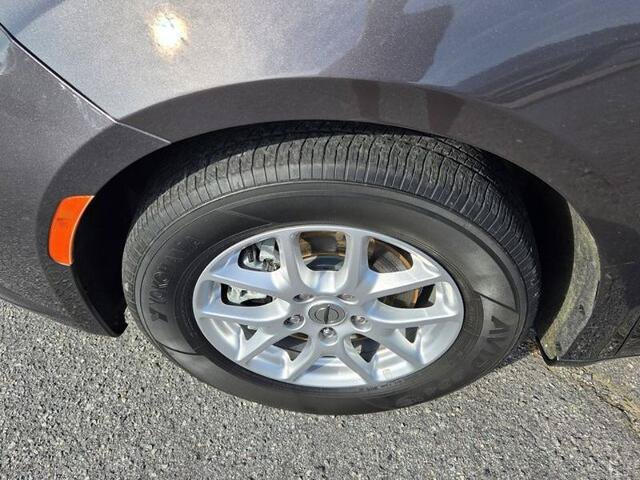 Used 2023 Chrysler Pacifica Touring-L FWD image 19